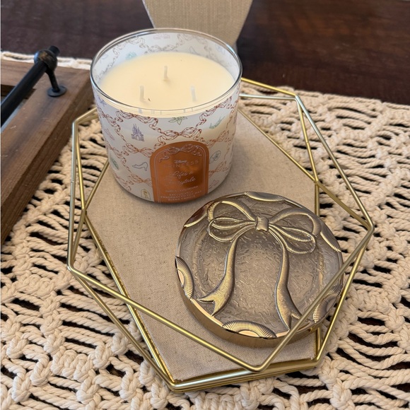 Bath & Body Works Disney Princess Candle - 14.5 oz. - New - Picture 2 of 3